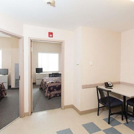 Residence & Conference Centre - Kitchener-Waterloo Bagian luar foto
