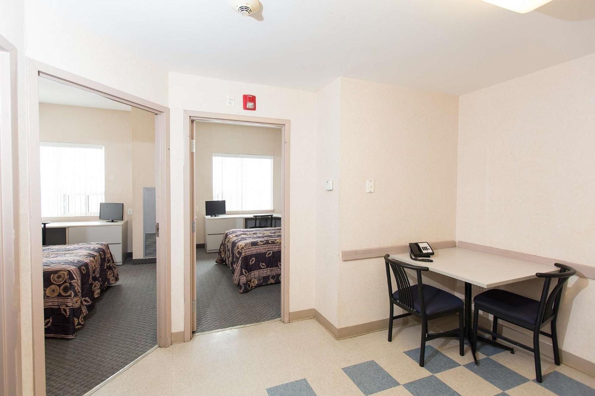 Residence & Conference Centre - Kitchener-Waterloo Bagian luar foto