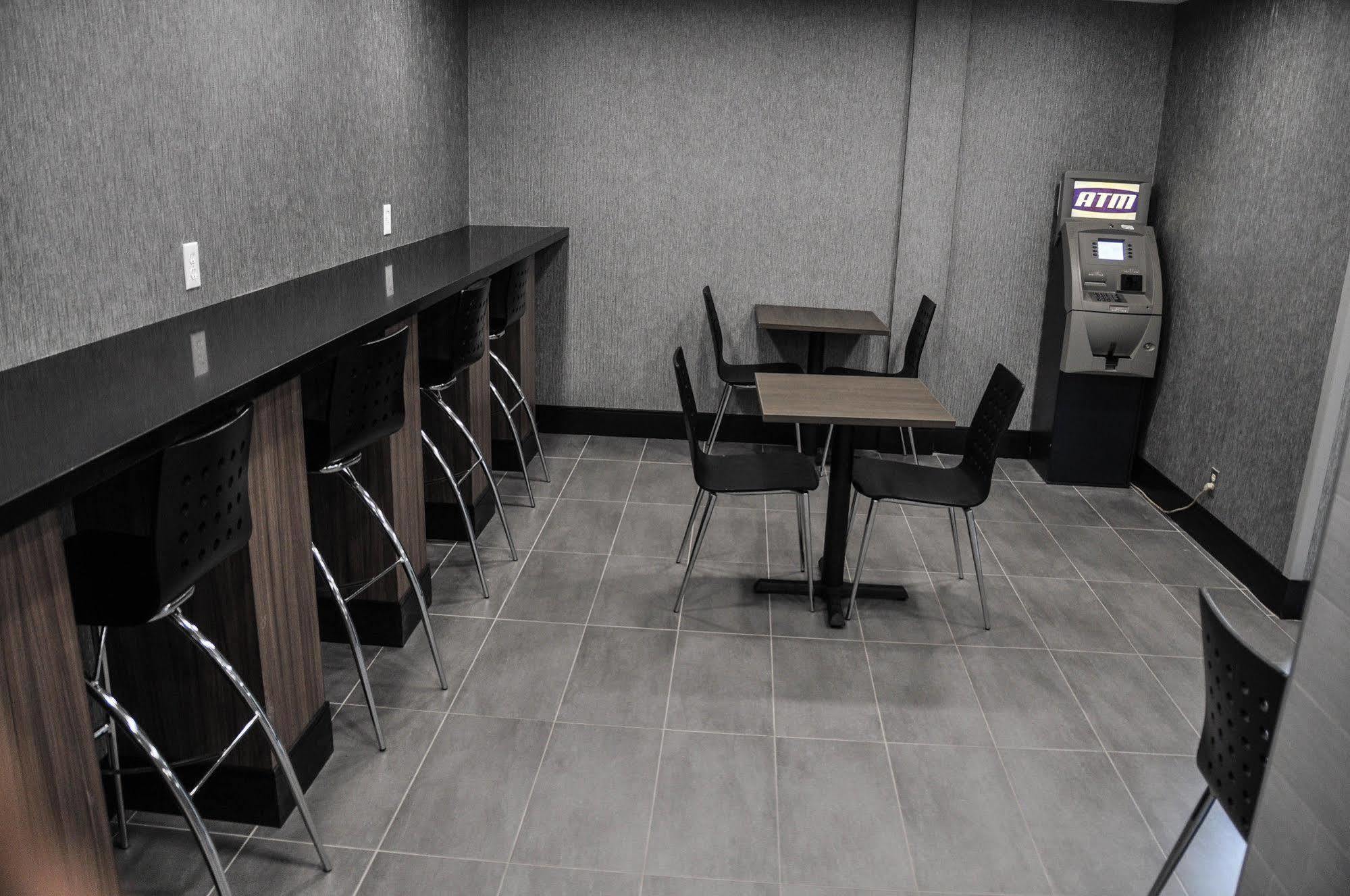 Residence & Conference Centre - Kitchener-Waterloo Bagian luar foto